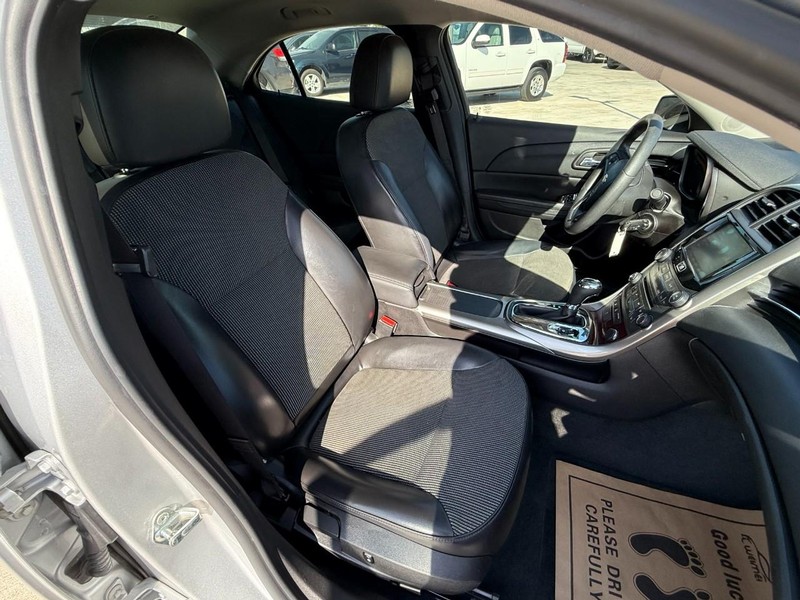 Chevrolet Malibu Vehicle Image 14