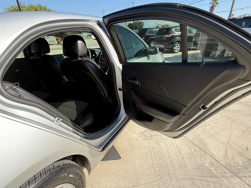 Chevrolet Malibu Vehicle Image 15