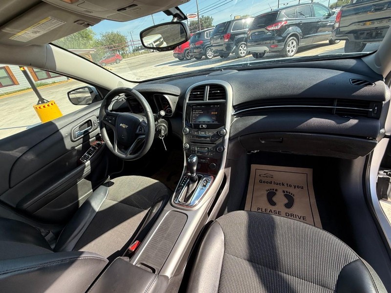 Chevrolet Malibu Vehicle Image 17