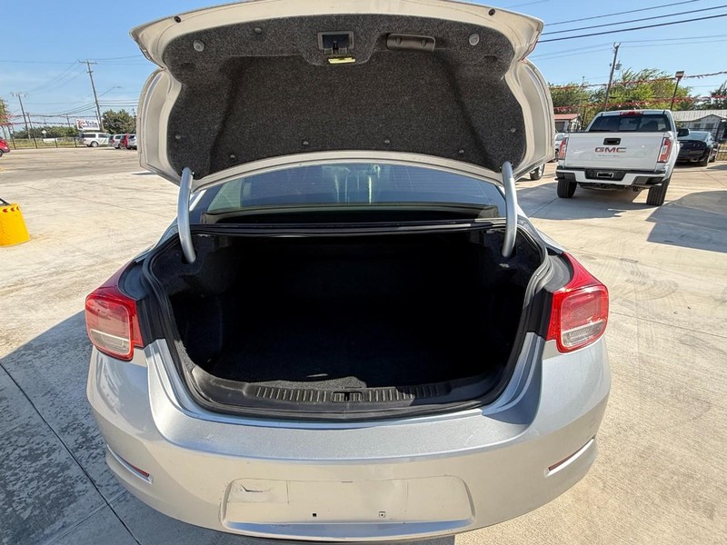 Chevrolet Malibu Vehicle Image 18