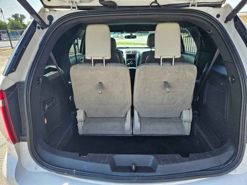 Ford Explorer Vehicle Image 06