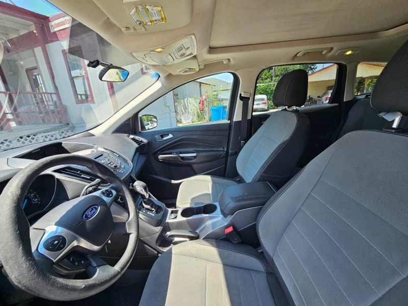 Ford Escape Vehicle Image 13