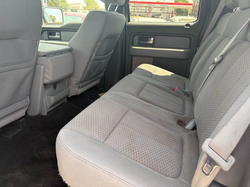 Ford F-150 Vehicle Full-screen Gallery Image 03