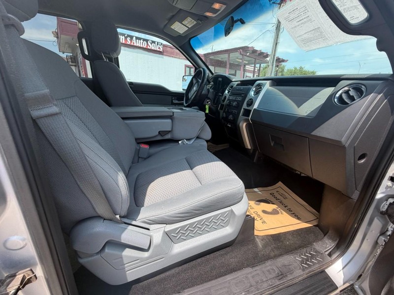 Ford F-150 Vehicle Full-screen Gallery Image 09