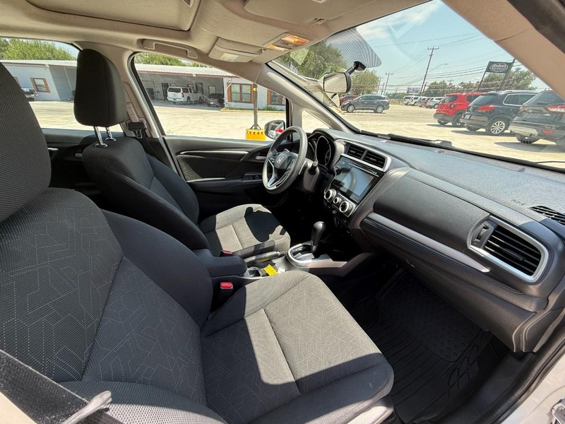 Honda Fit Vehicle Image 16