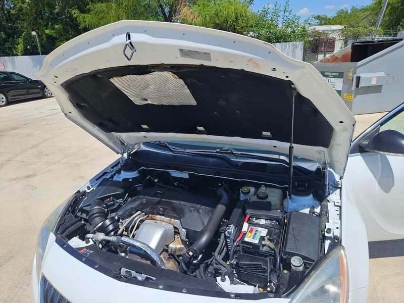 Buick Regal Vehicle Image 11