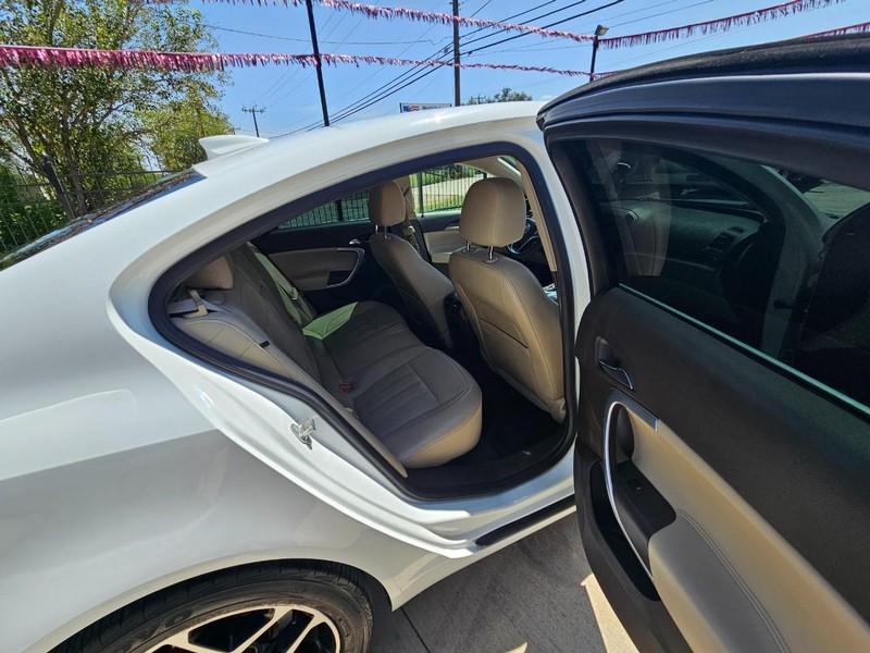 Buick Regal Vehicle Image 18