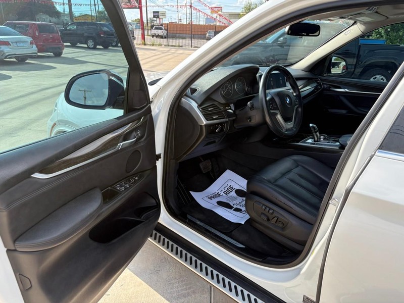 BMW X5 Vehicle Image 08