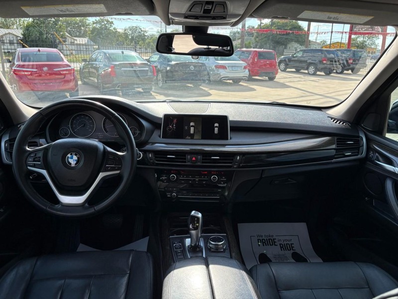 BMW X5 Vehicle Image 11