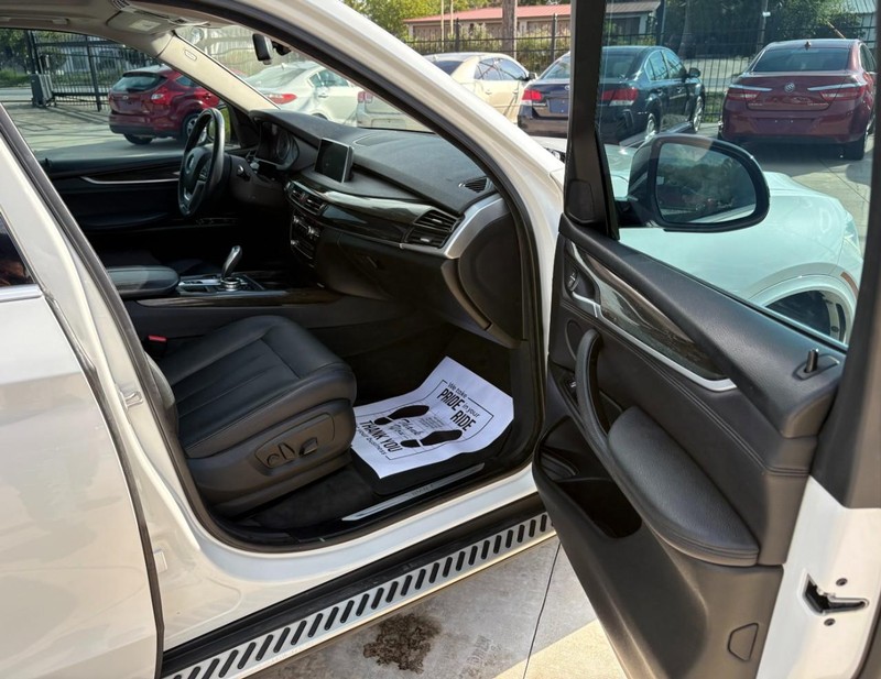 BMW X5 Vehicle Image 12
