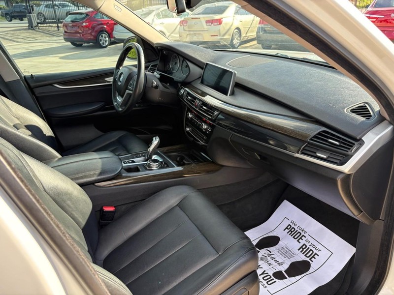 BMW X5 Vehicle Image 13