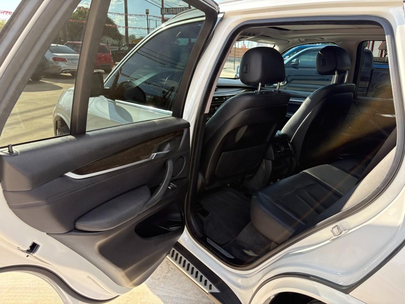 BMW X5 Vehicle Image 14
