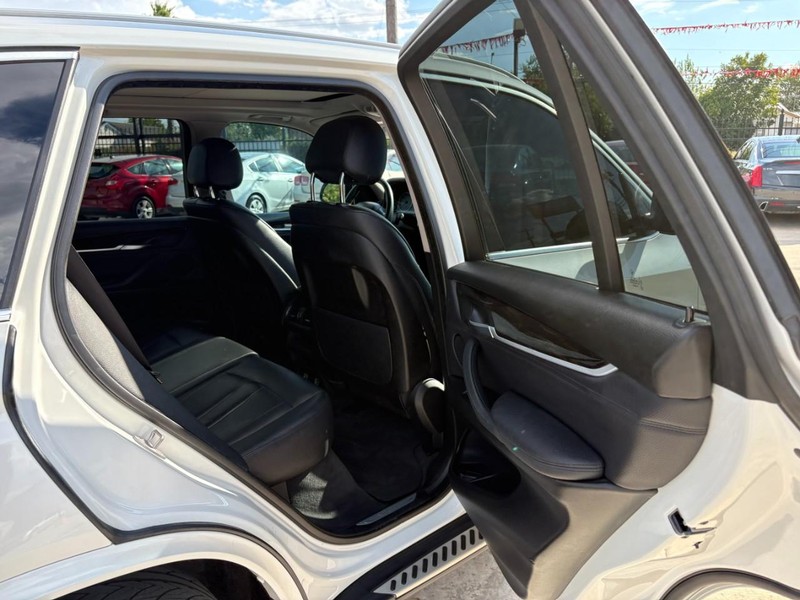 BMW X5 Vehicle Image 16