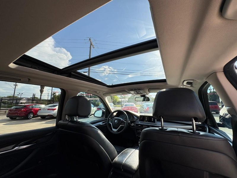 BMW X5 Vehicle Image 17