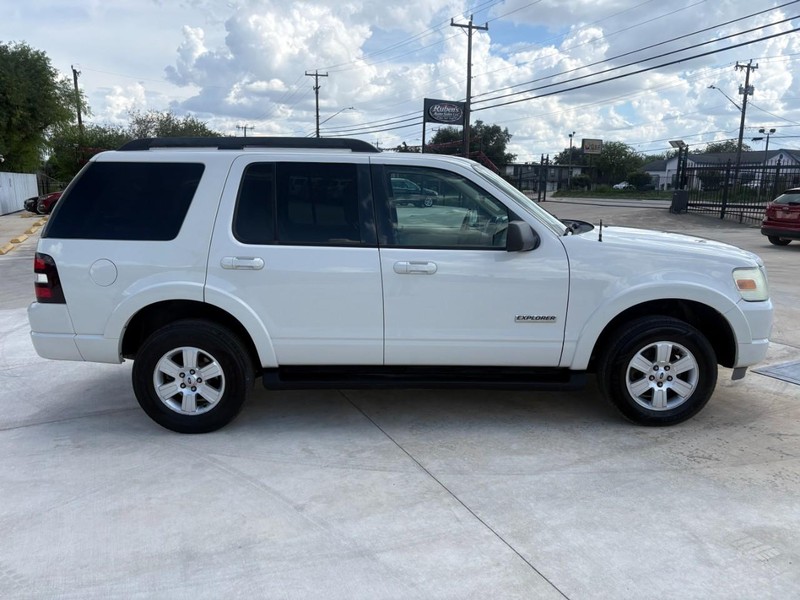 Ford Explorer Vehicle Image 05