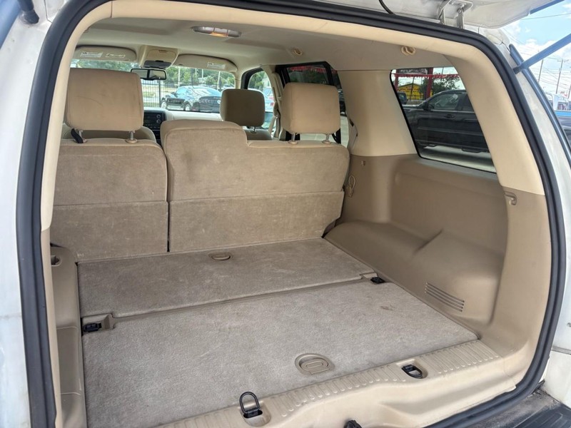 Ford Explorer Vehicle Image 10