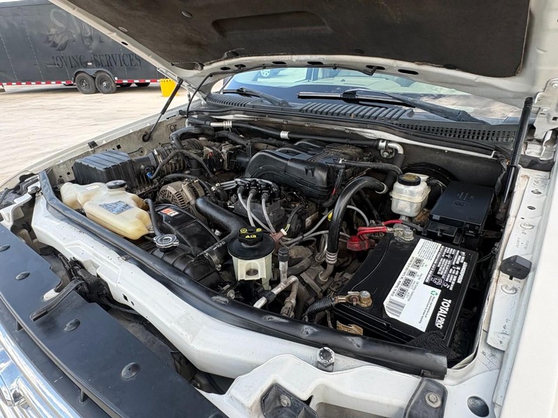 Ford Explorer Vehicle Image 15