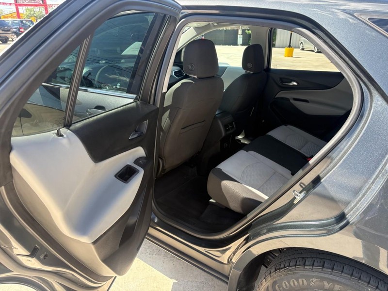 Chevrolet Equinox Vehicle Image 10