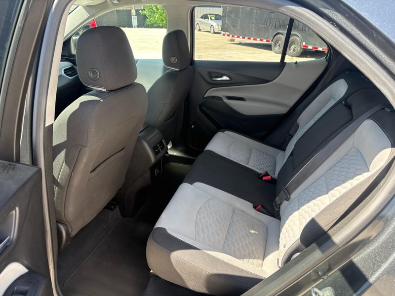 Chevrolet Equinox Vehicle Image 11