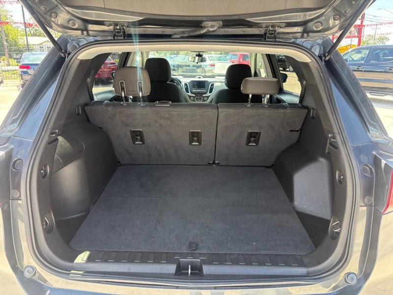 Chevrolet Equinox Vehicle Image 12