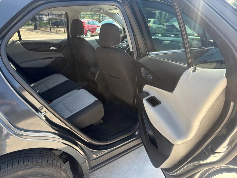 Chevrolet Equinox Vehicle Image 13