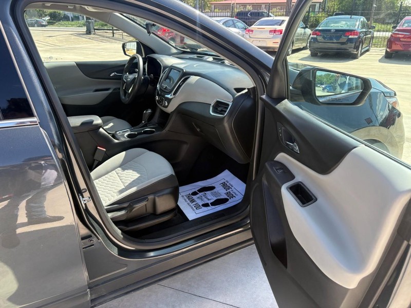 Chevrolet Equinox Vehicle Image 14