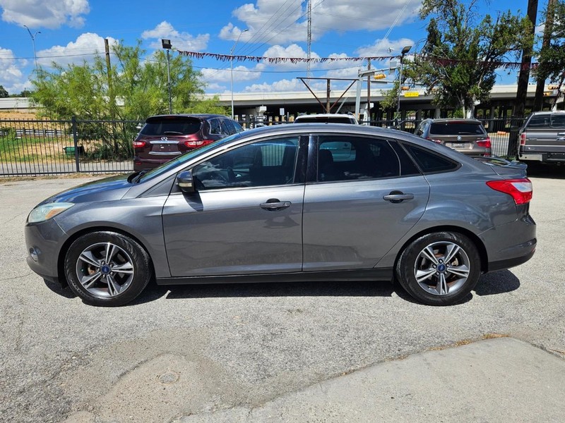 Ford Focus Vehicle Image 02