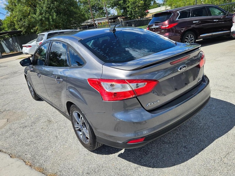 Ford Focus Vehicle Image 03