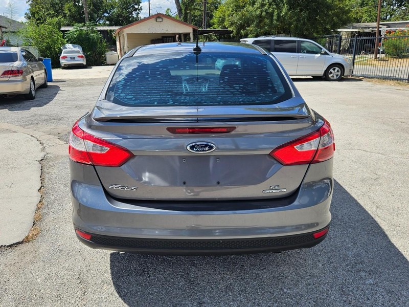 Ford Focus Vehicle Image 04