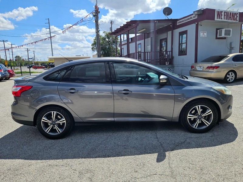 Ford Focus Vehicle Image 06