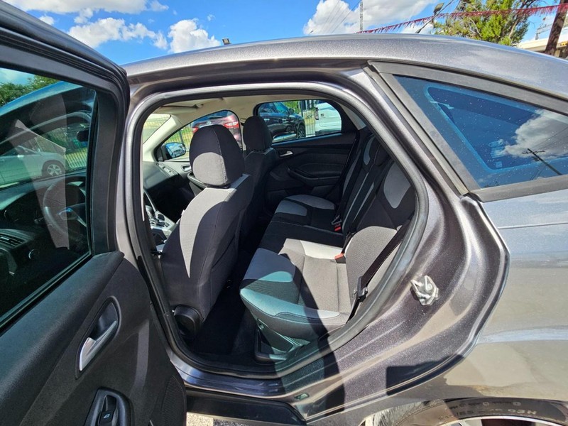 Ford Focus Vehicle Image 11
