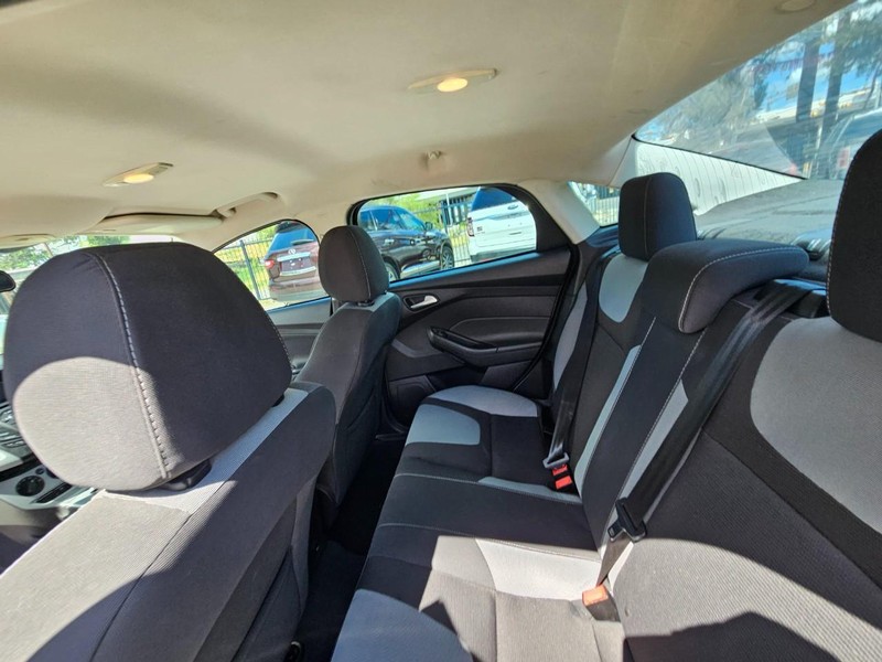 Ford Focus Vehicle Image 12