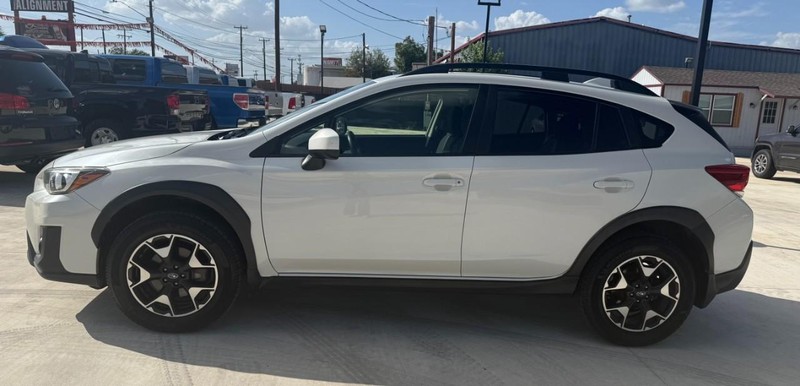Subaru Crosstrek Vehicle Image 02