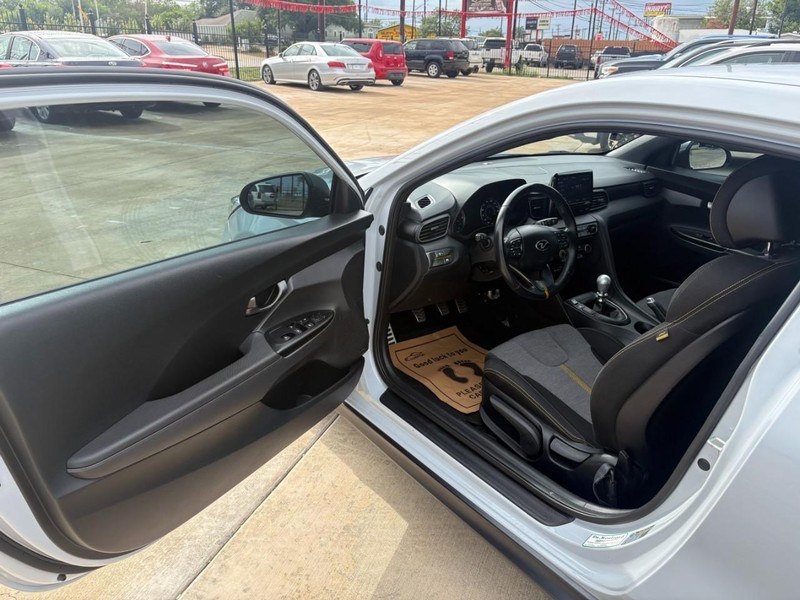 Hyundai Veloster Vehicle Image 09