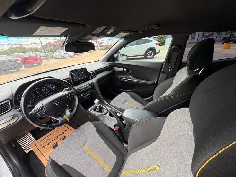 Hyundai Veloster Vehicle Image 10