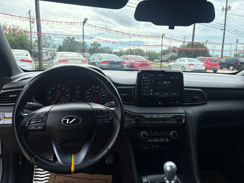 Hyundai Veloster Vehicle Image 11