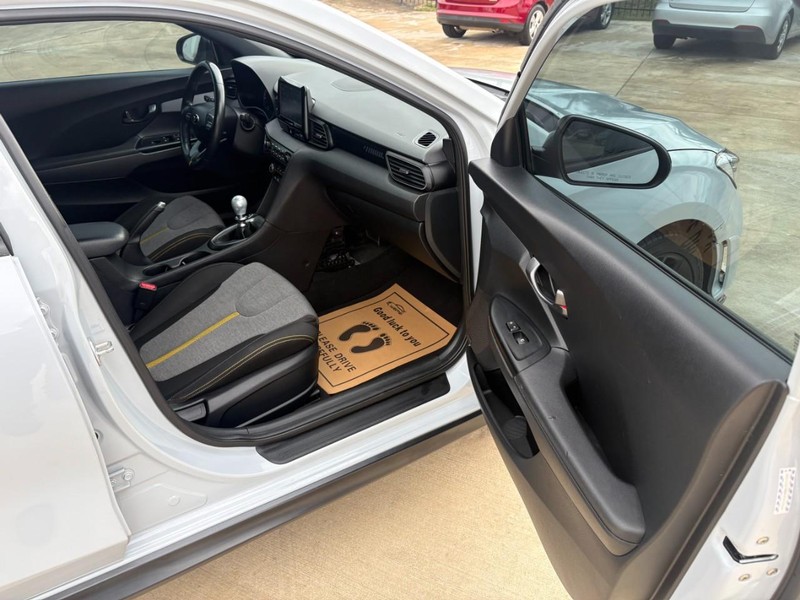 Hyundai Veloster Vehicle Image 15