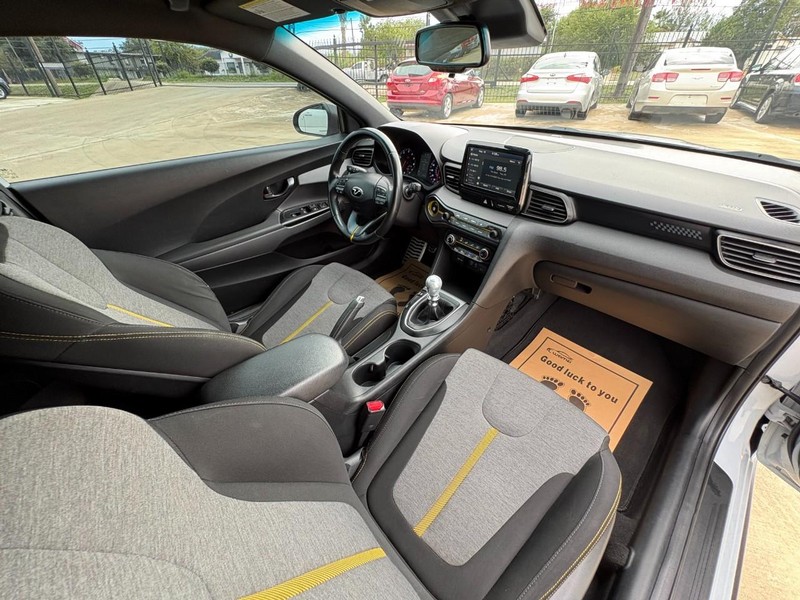 Hyundai Veloster Vehicle Image 16