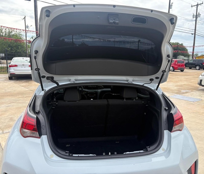 Hyundai Veloster Vehicle Image 17