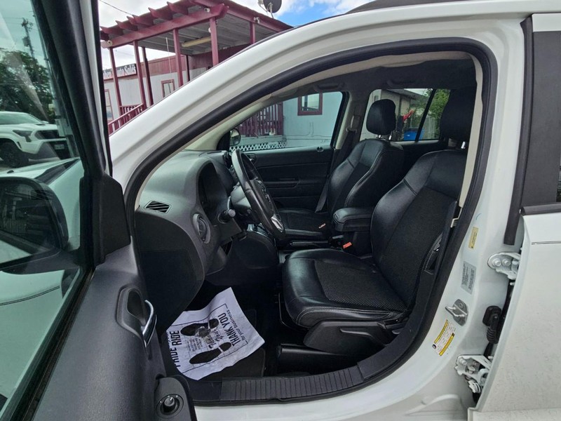 Jeep Compass Vehicle Image 10
