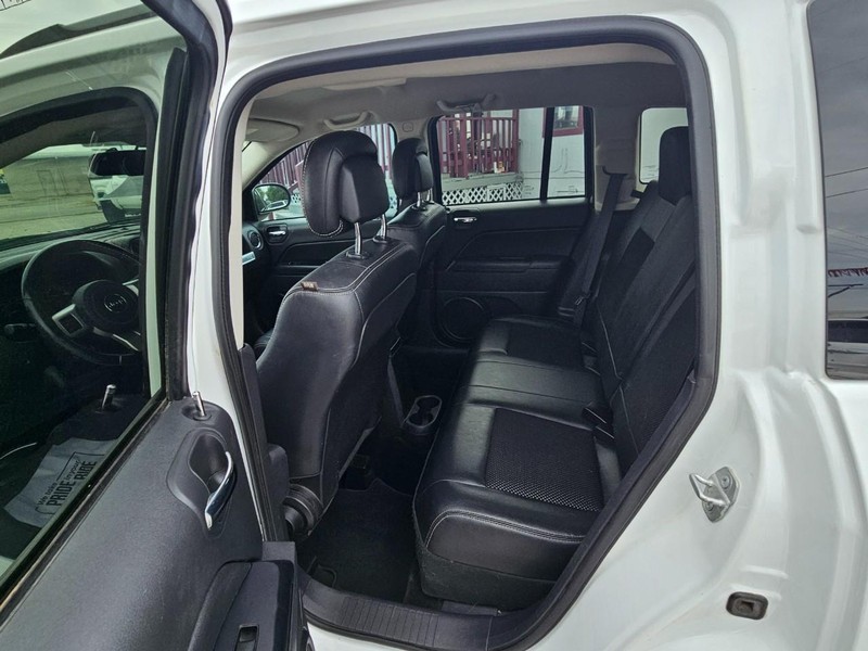 Jeep Compass Vehicle Image 12