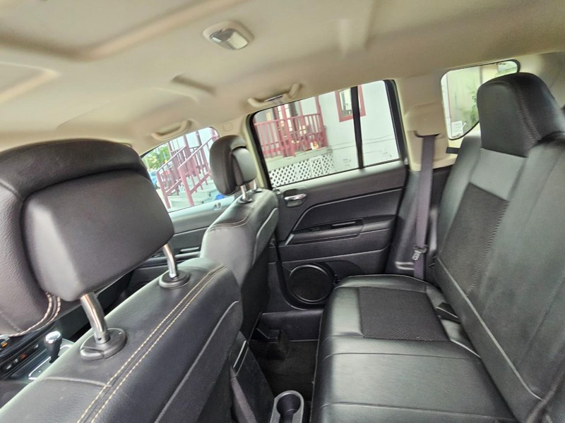 Jeep Compass Vehicle Image 13