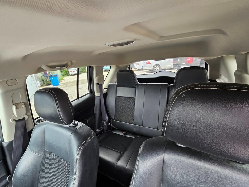 Jeep Compass Vehicle Image 15