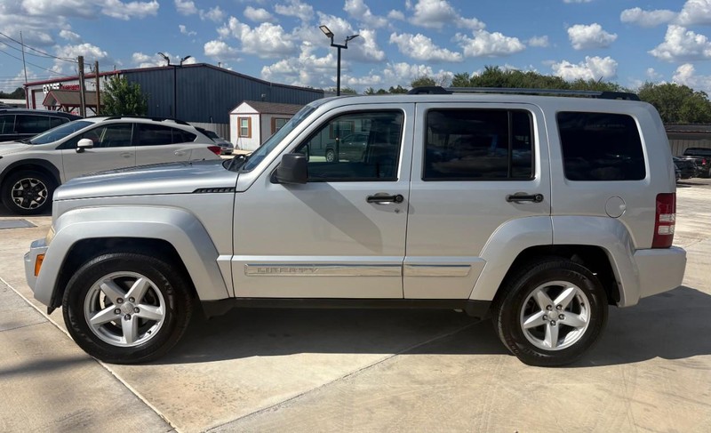 Jeep Liberty Vehicle Image 02