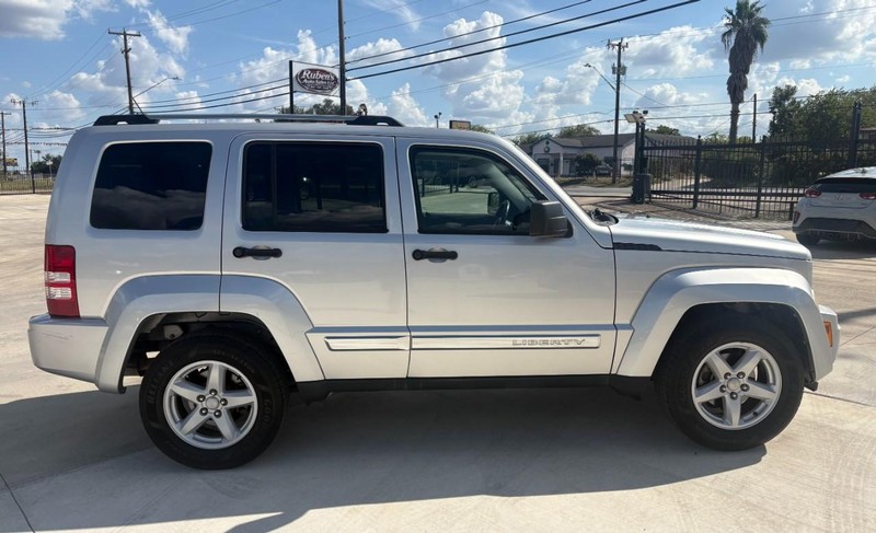 Jeep Liberty Vehicle Image 05