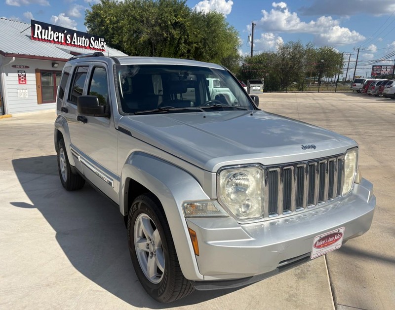 Jeep Liberty Vehicle Image 06