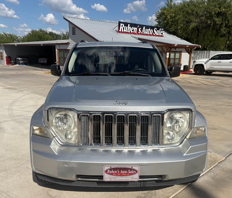 Jeep Liberty Vehicle Image 07