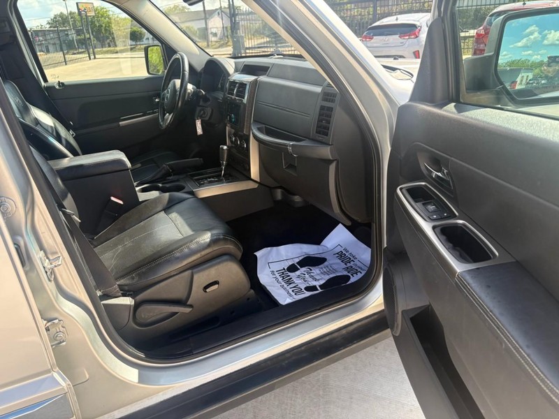 Jeep Liberty Vehicle Image 10