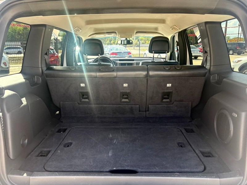 Jeep Liberty Vehicle Image 17