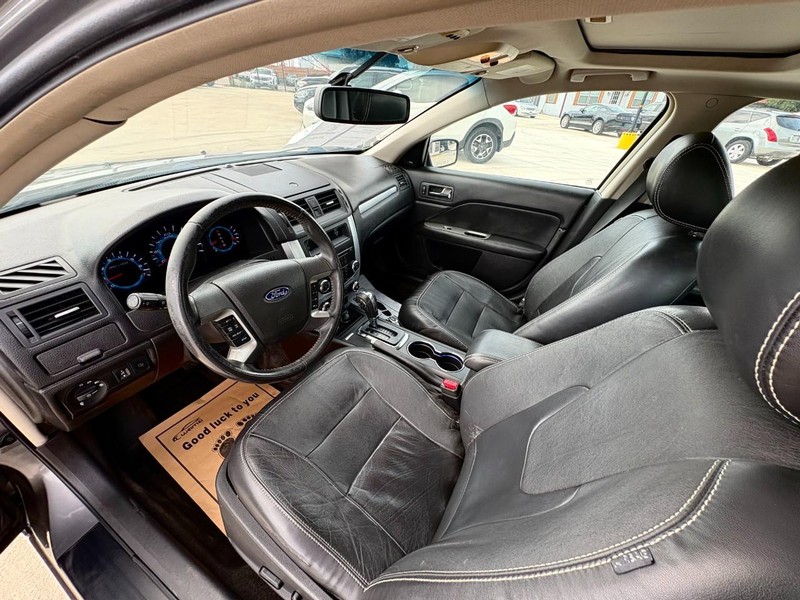 Ford Fusion Vehicle Image 09